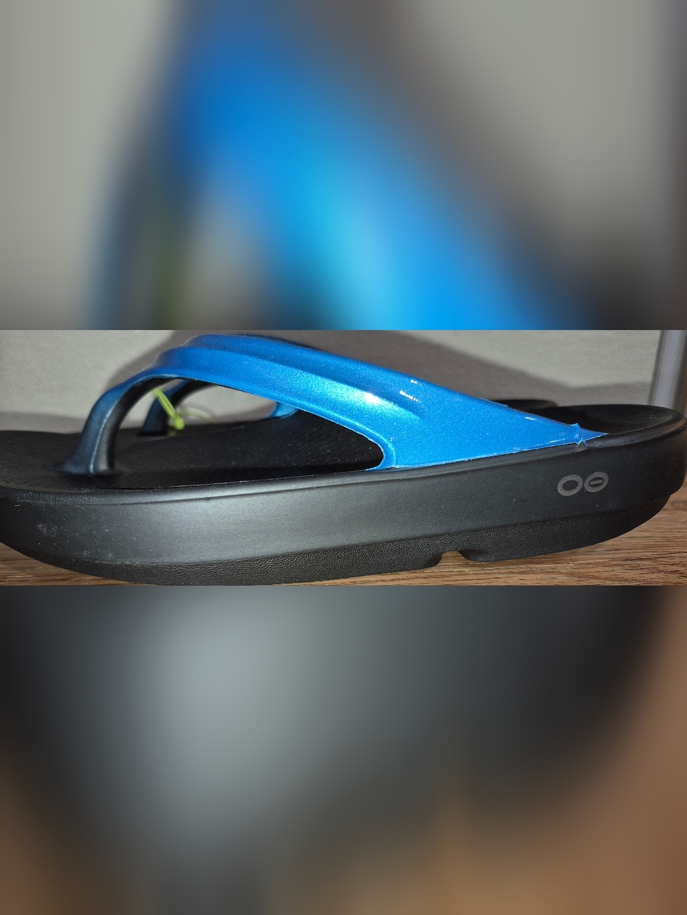 NWT's OOFOS Women's OOlala Luxe Thong sandals in a blue jay or Iris blue Size 9 - Picture 4 of 5